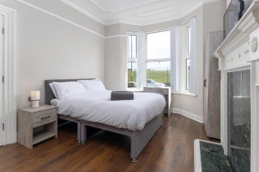 Room 1 at Jubilee House - Free Parking, Self Check-In, Fast WiFi and Smart TV by Yoko Property